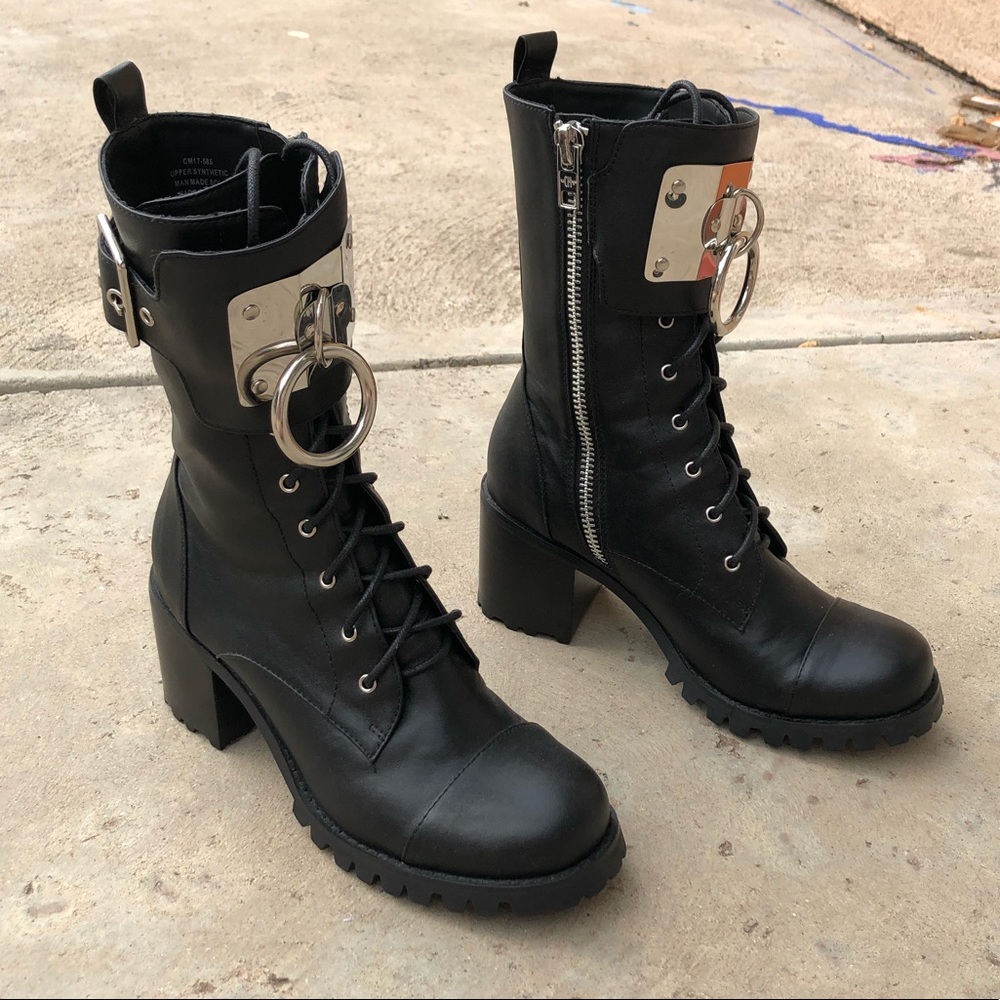Current Mood black O’ring boots size 8